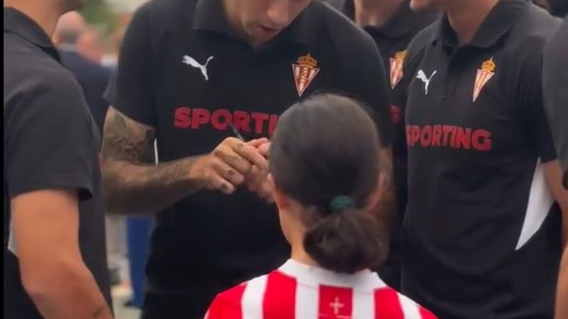 La Federación de peñas Sportinguistas presente en en el acto de entrega de vehículos del Sporting y Nissan