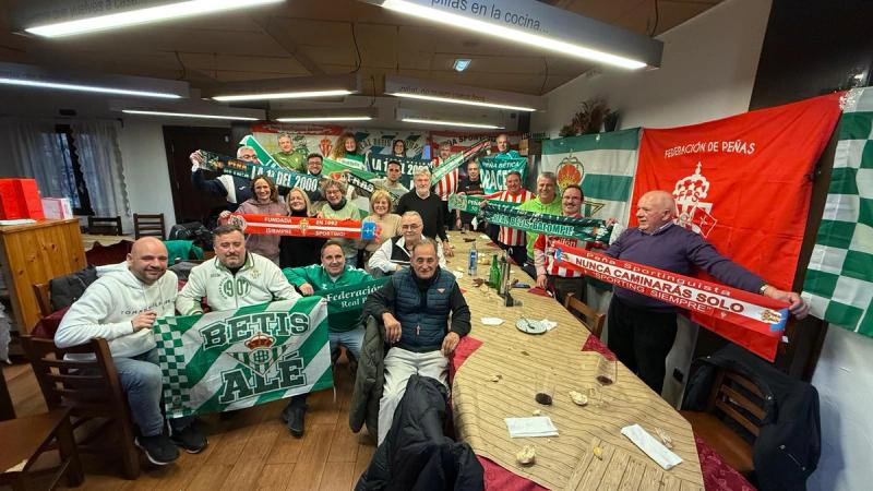 Aficiones que suman: hermanamiento sportinguista y bético en Gijón