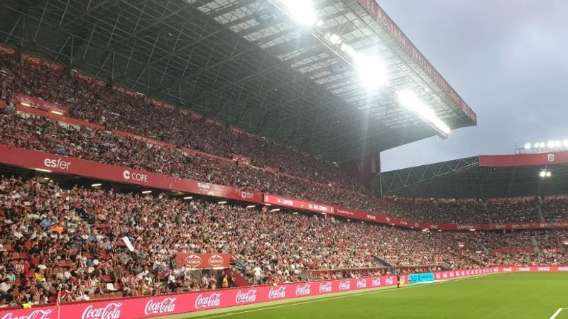 Sporting – Burgos: la afición rojiblanca sostiene al equipo en El Molinón