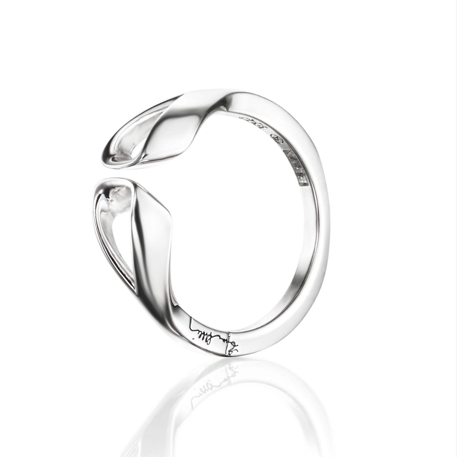 Läs mer om Efva Attling Folded Ring. 18.50 MM - SILVER