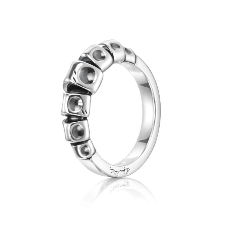 Slim Spine Ring.