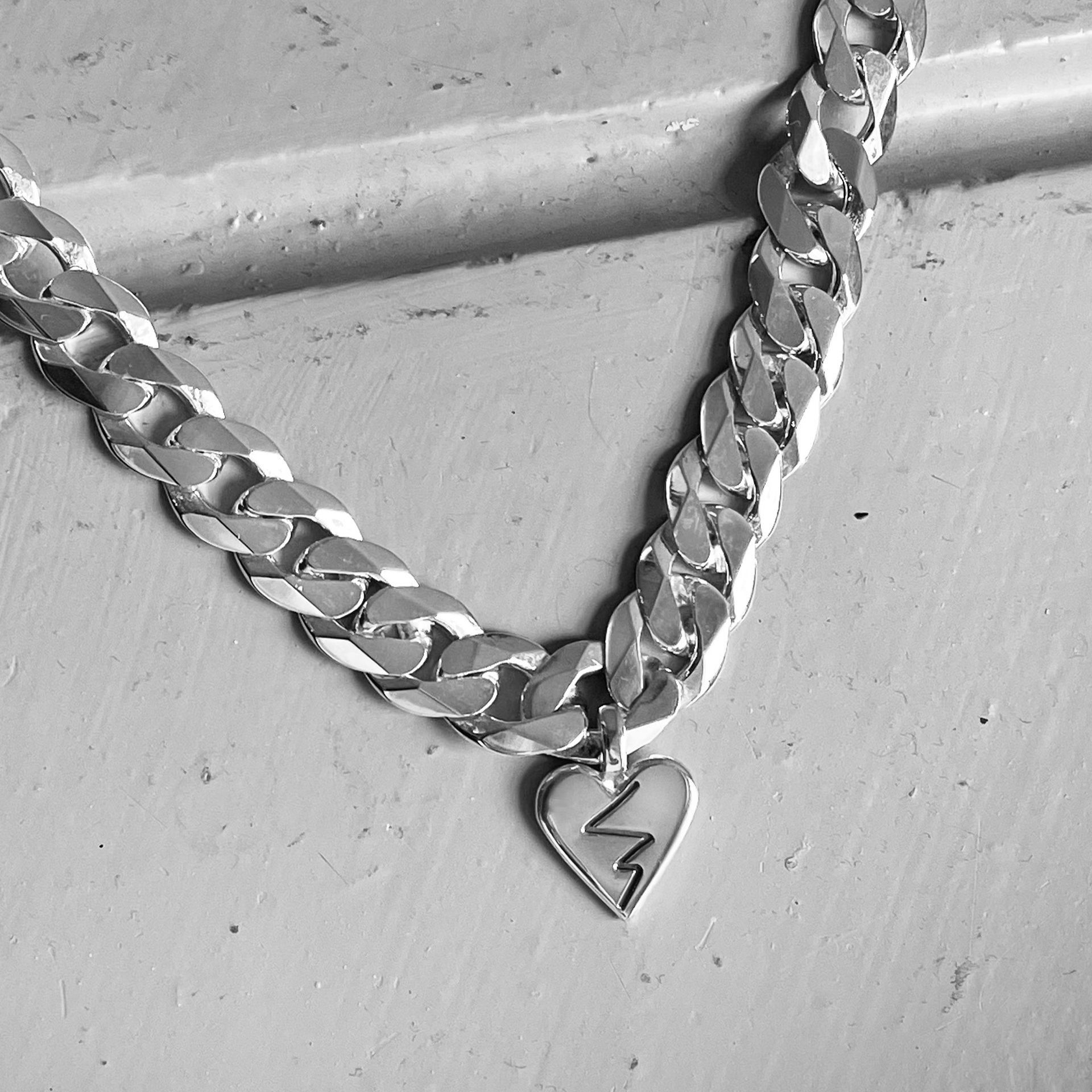 Läs mer om Efva Attling Heartbroken Necklace 38/45 CM - SILVER