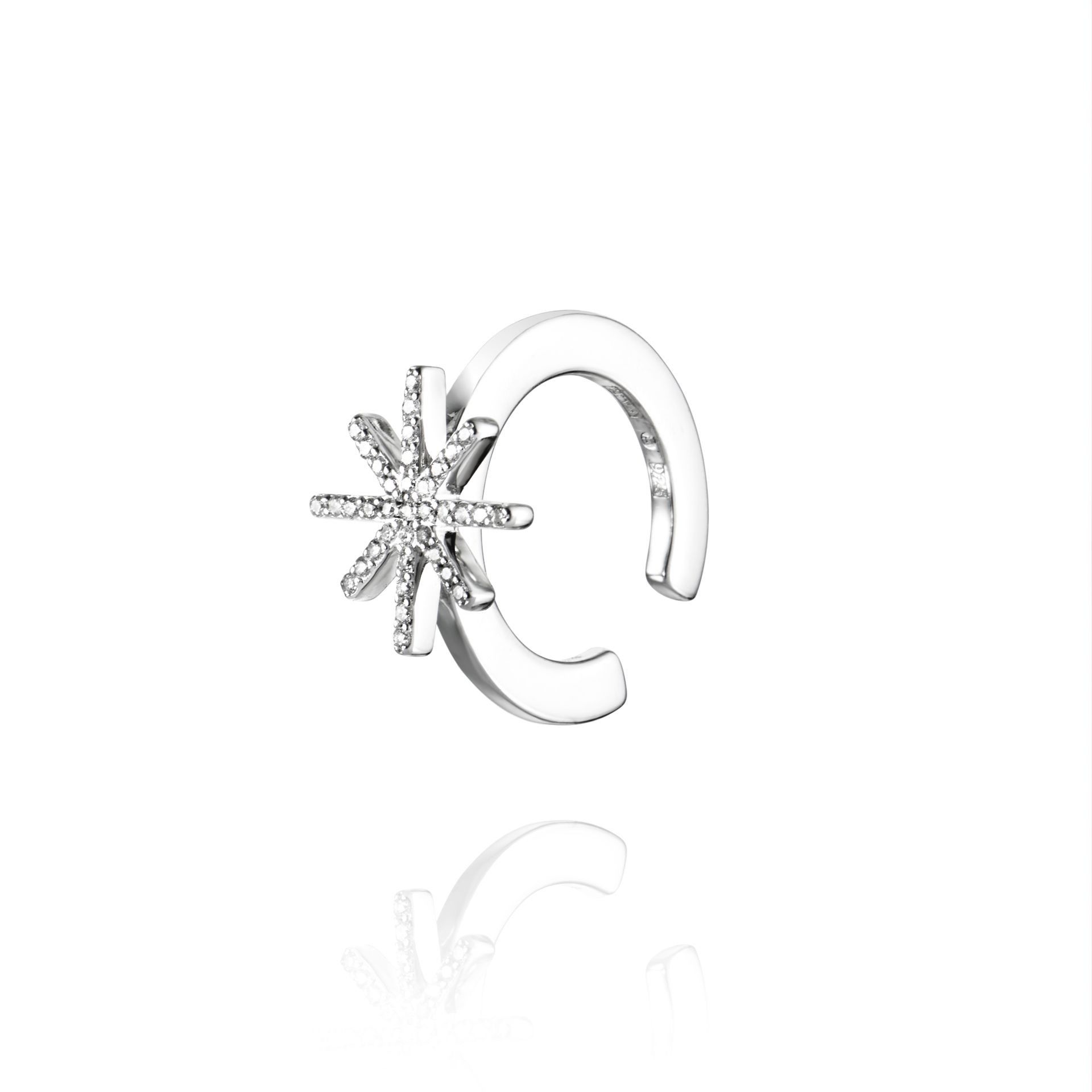 Läs mer om Efva Attling Beam & Stars Earcuff ONE SIZE - SILVER