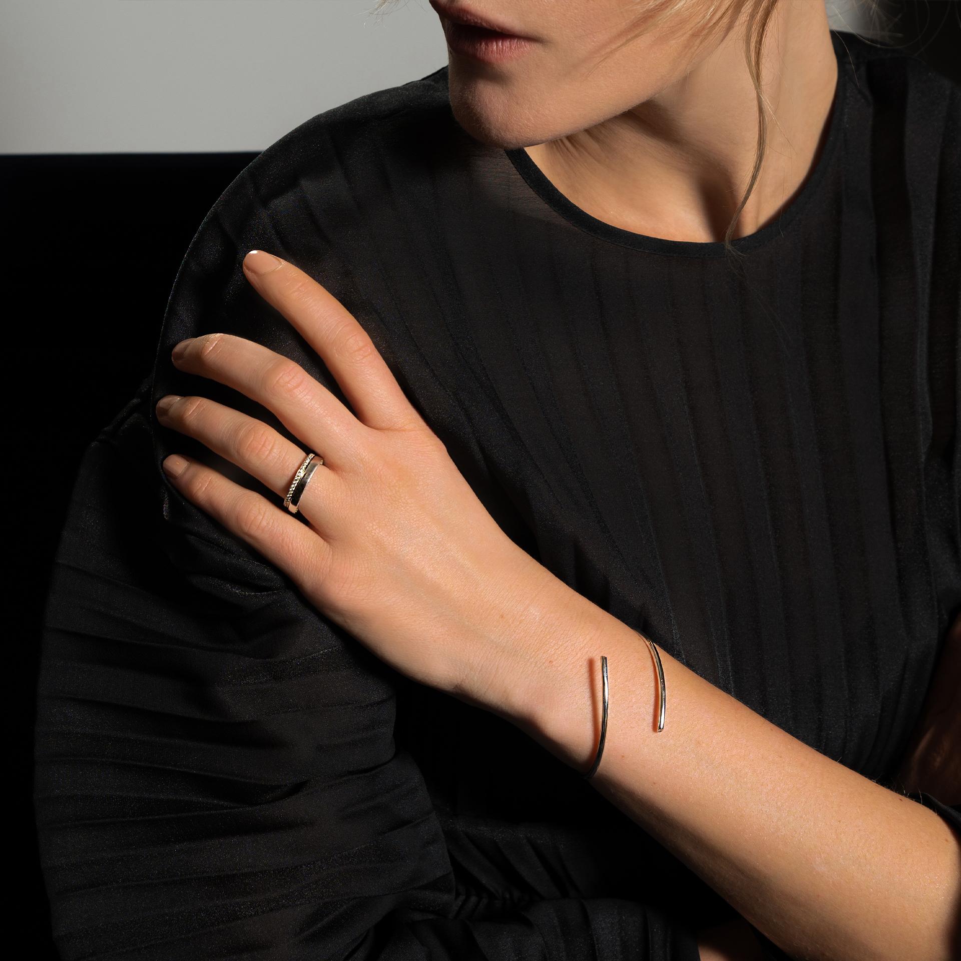Hug Cuff