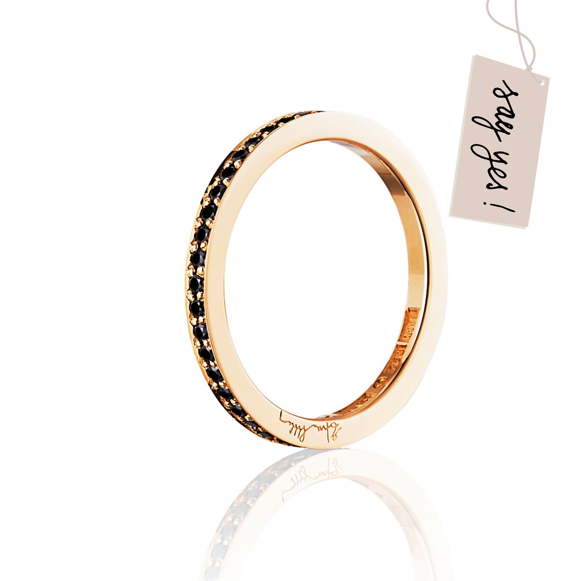 Läs mer om Efva Attling Signature & Black Stars Thin Ring 17.50 MM - HYRA RING: GULD