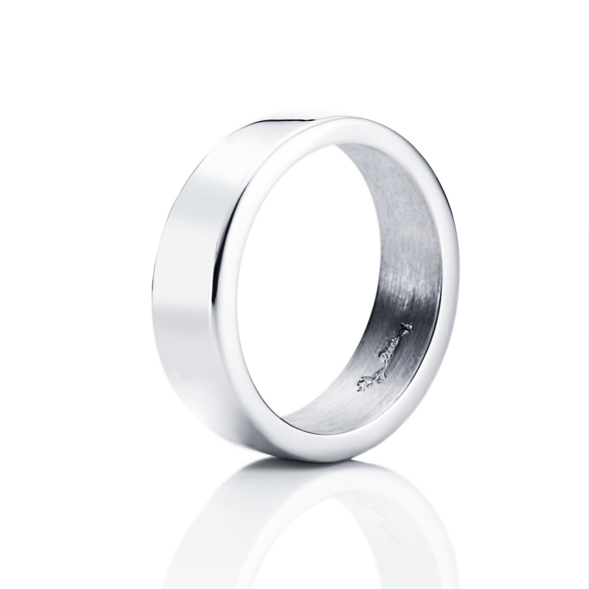 Läs mer om Efva Attling Irregular Ring 15.75 MM - SILVER
