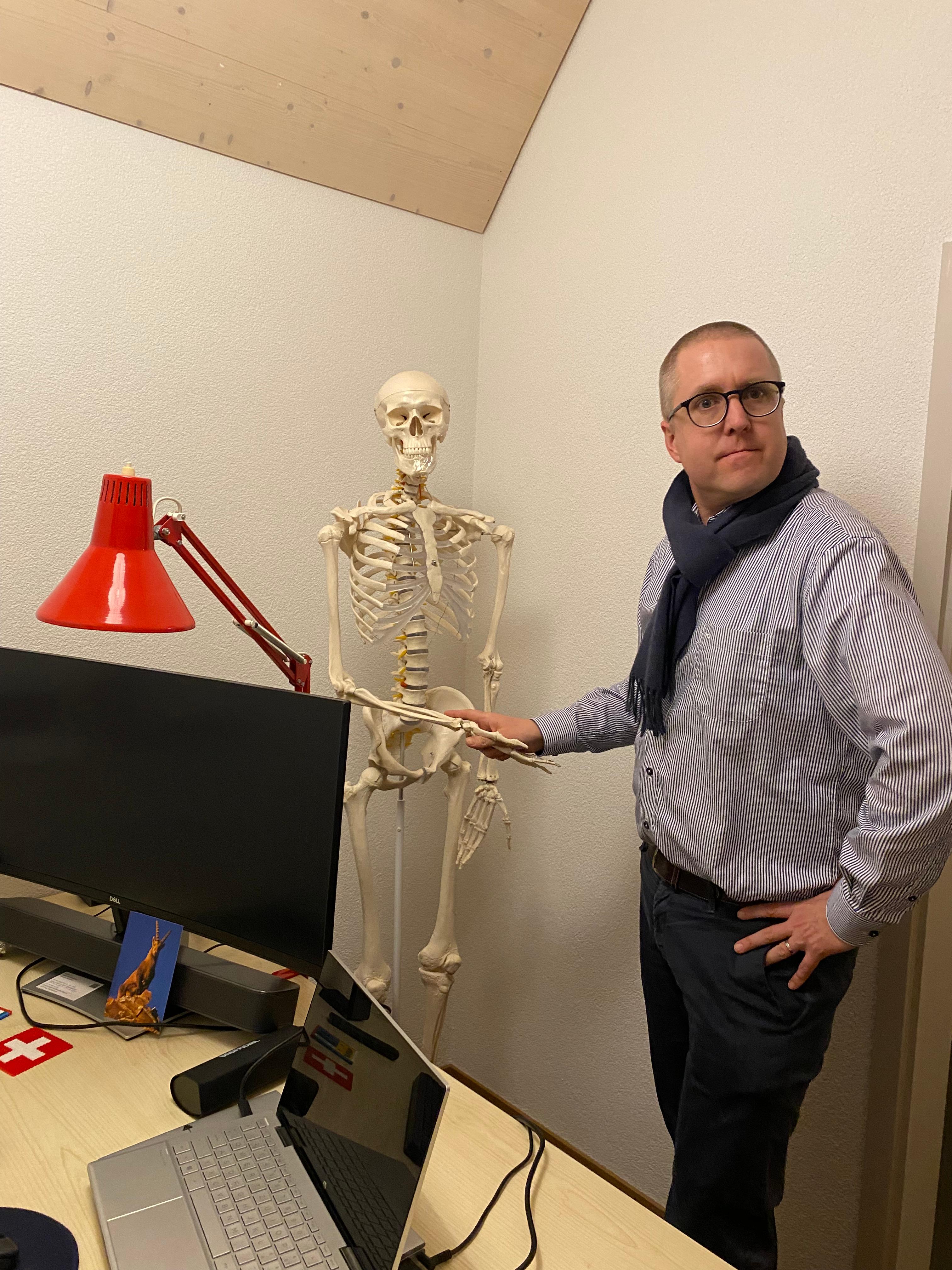 Kis and Wolfgang, his friendly office skeleton