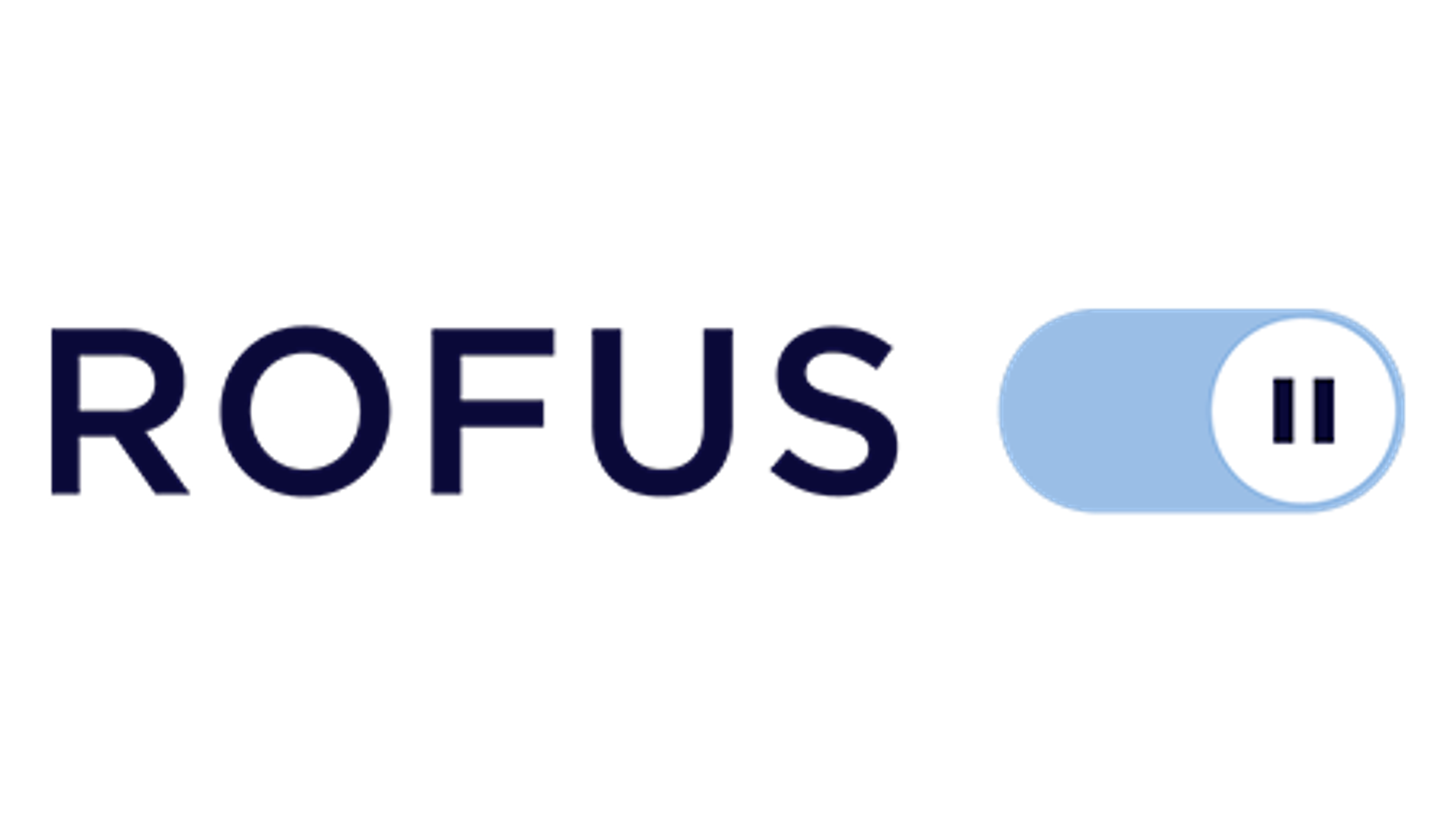 På billedet ses et logo af ROFUS. Der står ROFUS med store bogstaver, og så er der et symbol af en pauseknap.