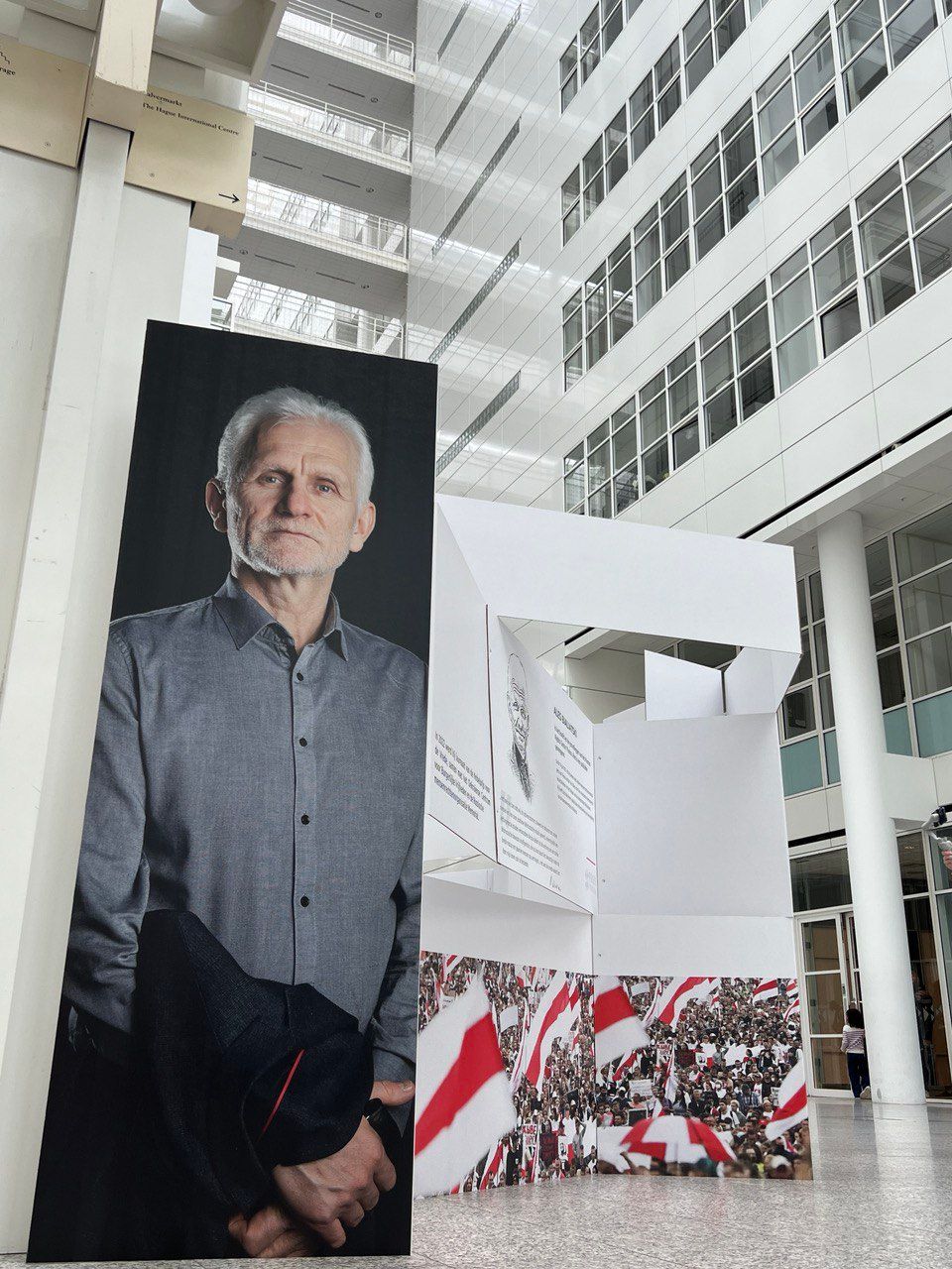 Выстава ‘Я не баюся, няхай яны баяцца’, прысвечаная Алесю Бяляцкаму.