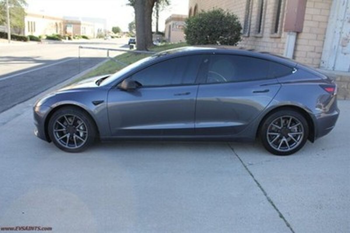 Tesla Model 3 Long Range image 3