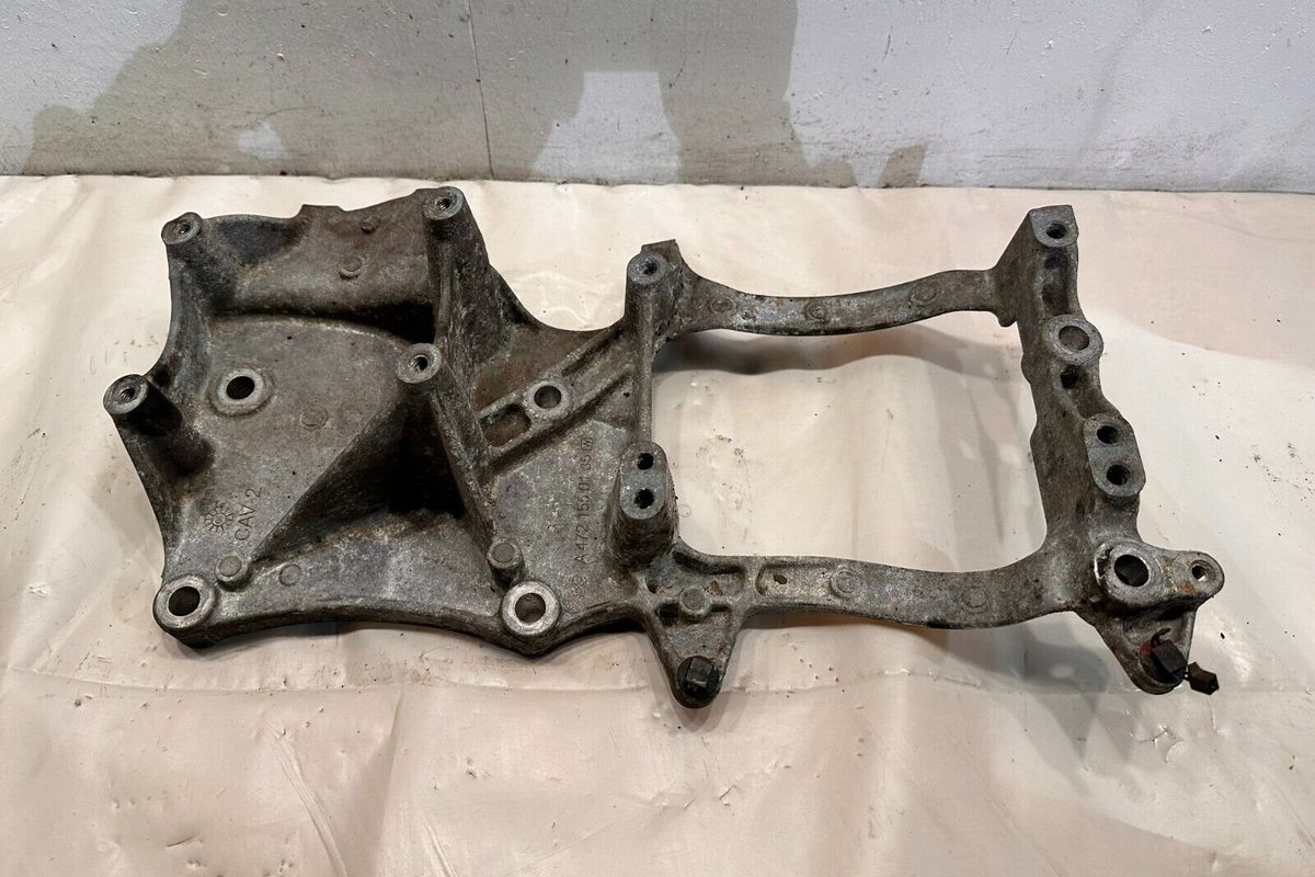 Detroit DD15 Engine Alternator A/C Bracket Support Brace A4721550135 OEM image 1