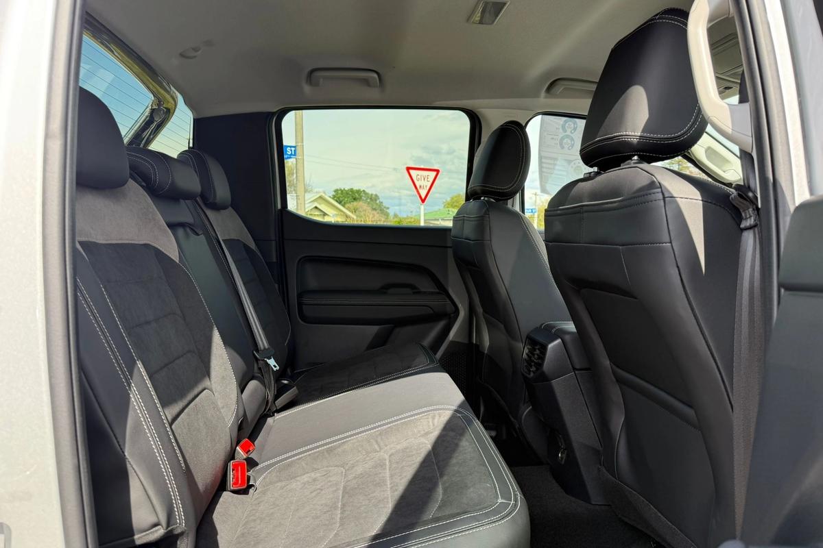 Volkswagen Amarok Style 2.0D 10A 4WD Ute image 3