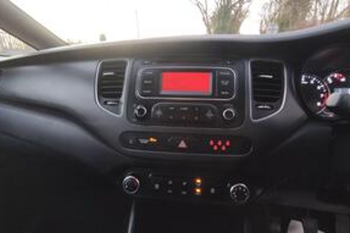 Kia Carens 1.6 GDi 1 Euro 6 (s/s) 5dr image 19