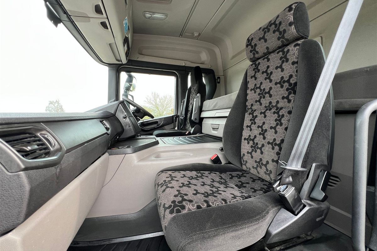 SCANIA P450 6×2 TRACTOR UNIT – EURO 6 – (REG – EO70 TWP) image 5