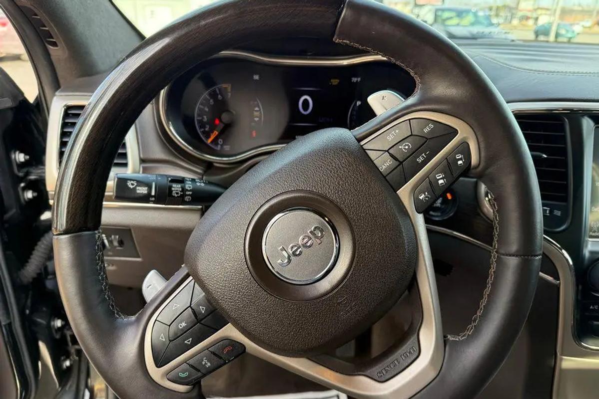 Jeep Grand Cherokee Summit image 10