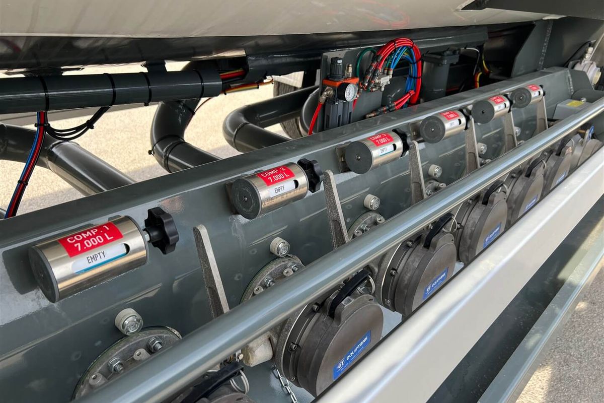 INDOX TRI AXLE FUEL TANKER TRAILER image 7