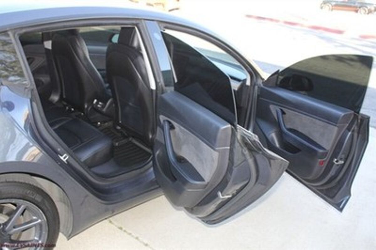 Tesla Model 3 Long Range image 8