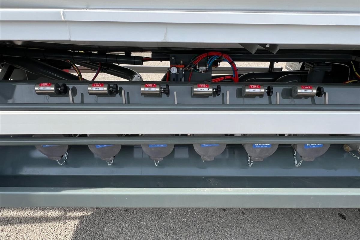 INDOX TRI AXLE FUEL TANKER TRAILER image 12