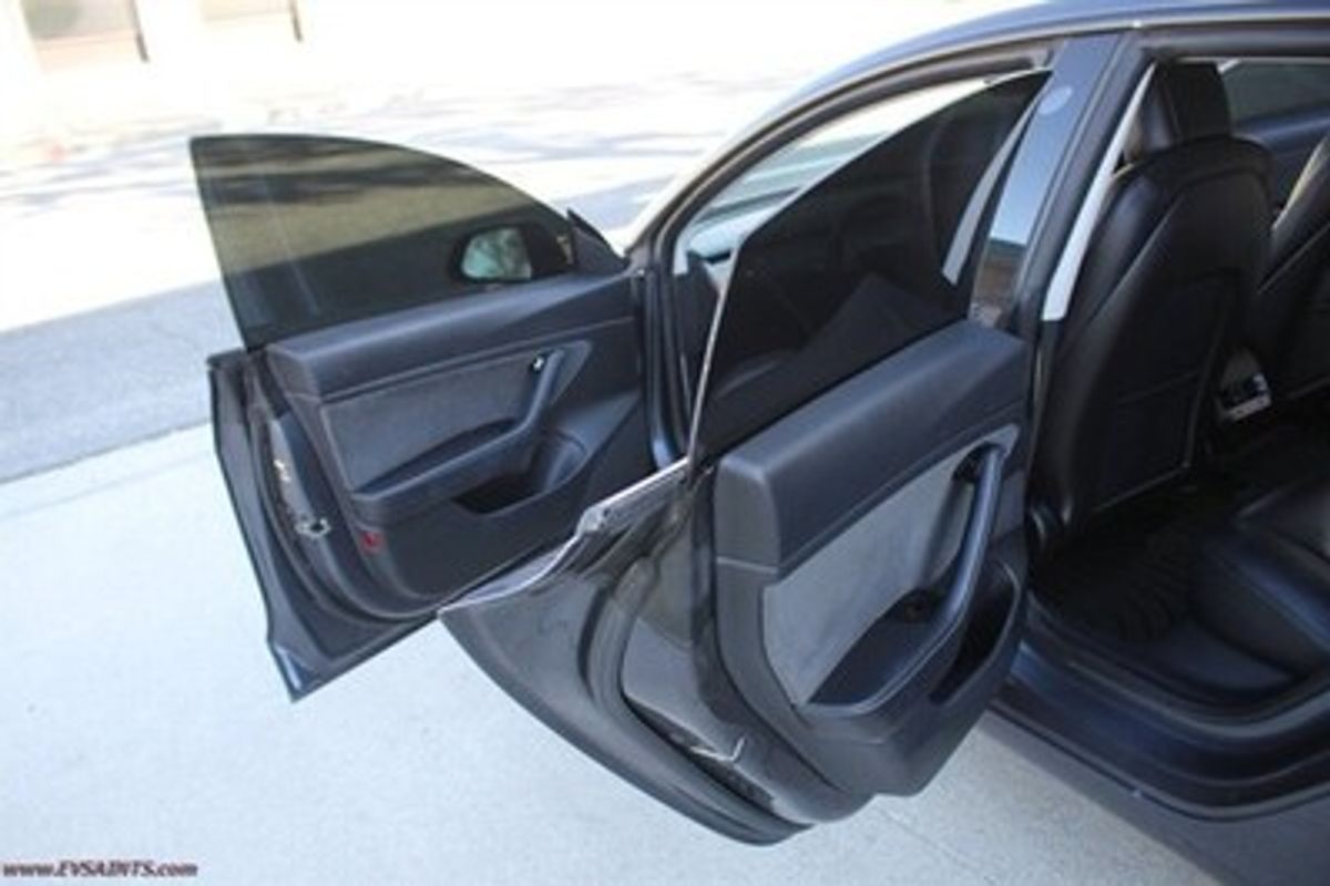 Tesla Model 3 Long Range image 9