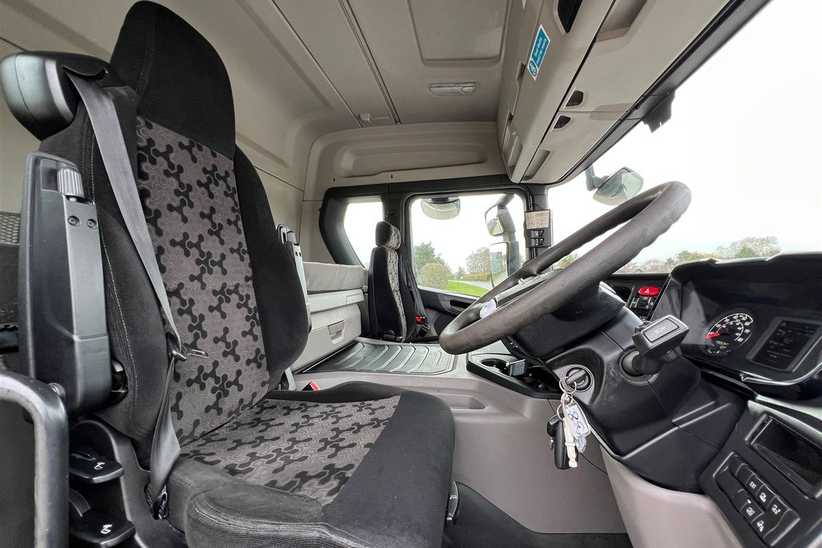 SCANIA P450 6×2 TRACTOR UNIT – EURO 6 – (REG – EO70 TWP) image 6