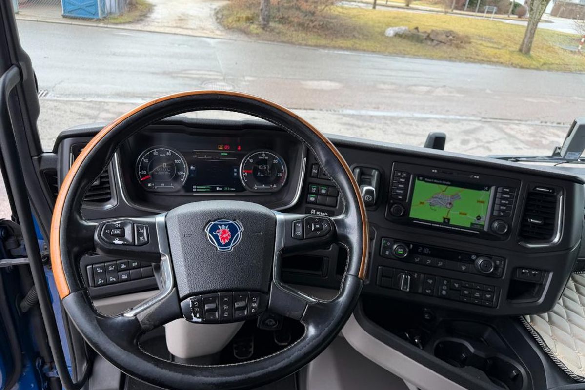 Scania R 520 image 8
