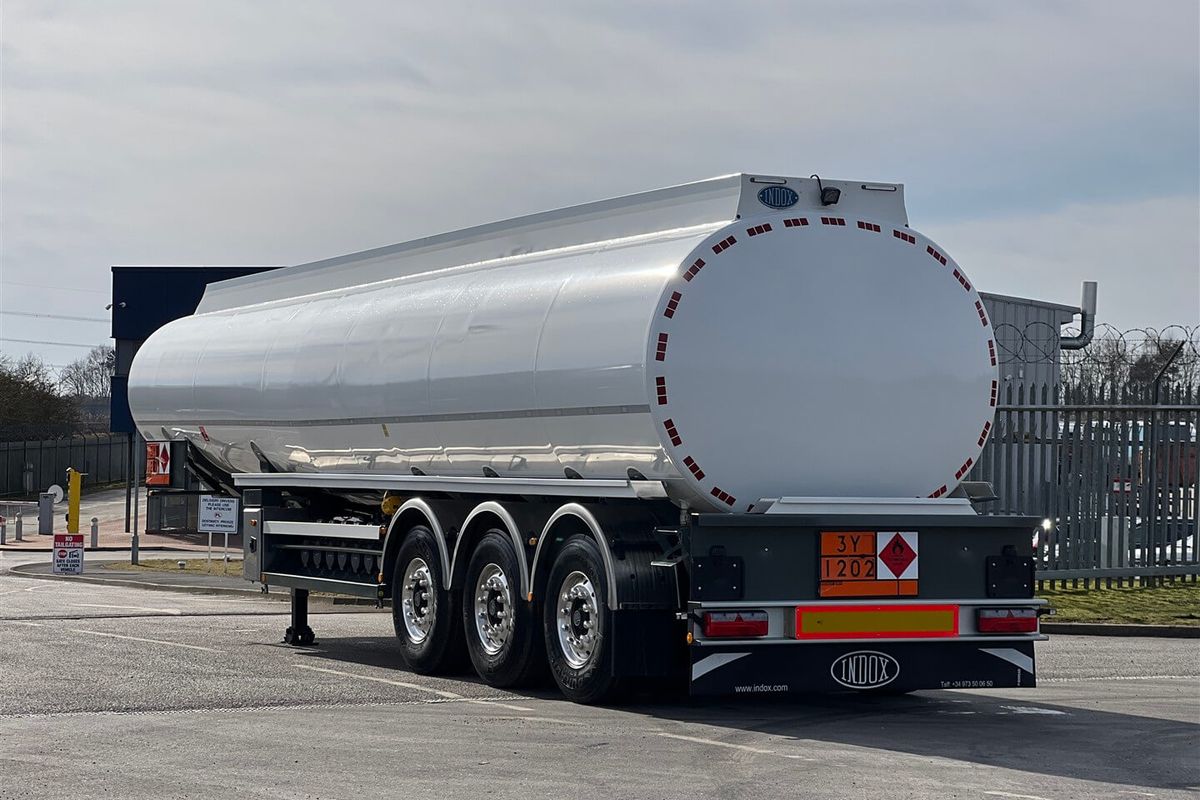 INDOX TRI AXLE FUEL TANKER TRAILER image 3