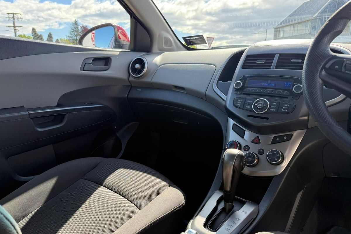 Holden Barina CD 1.6P/6AT/SL/4DR/5 image 9