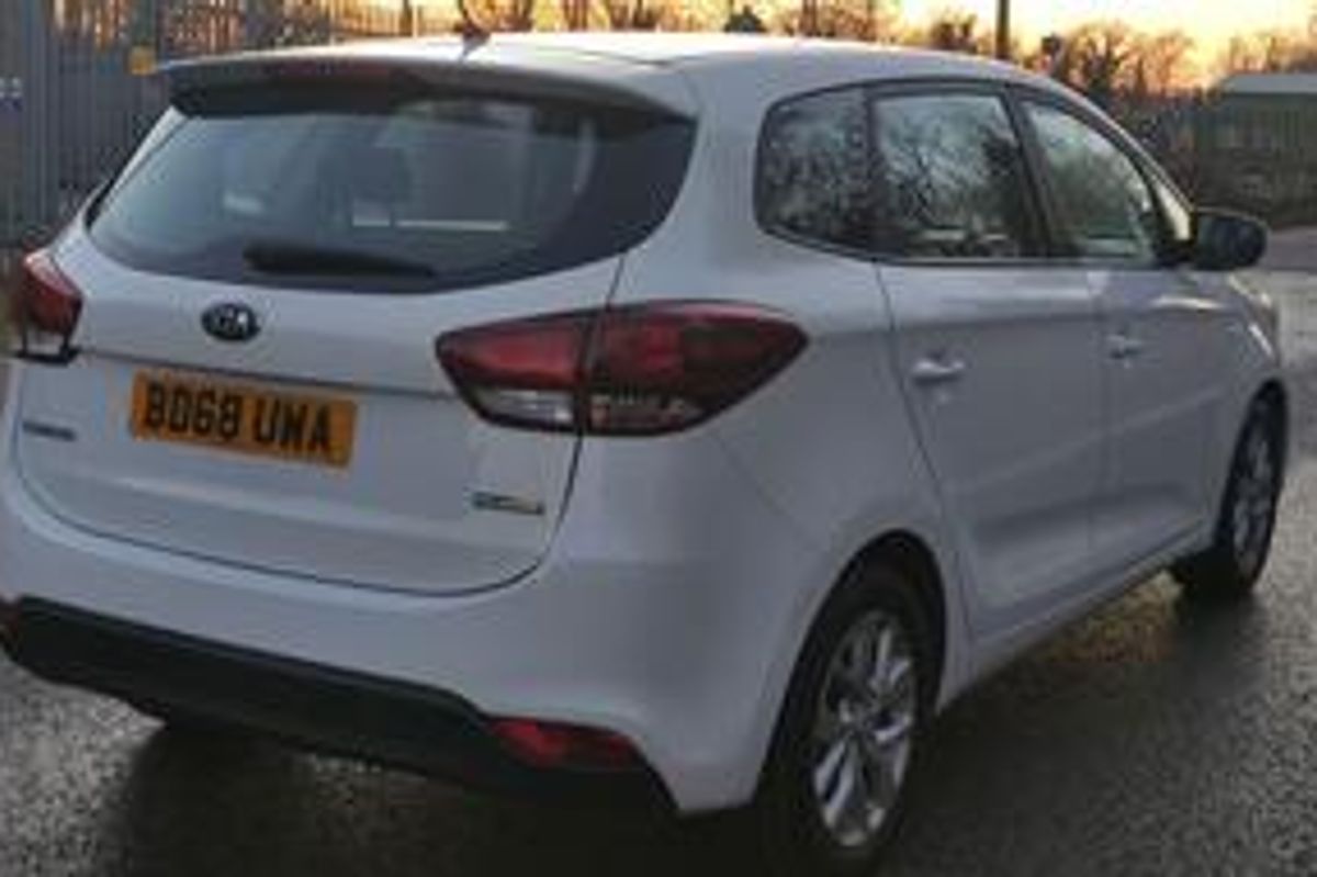 Kia Carens 1.6 GDi 1 Euro 6 (s/s) 5dr image 6