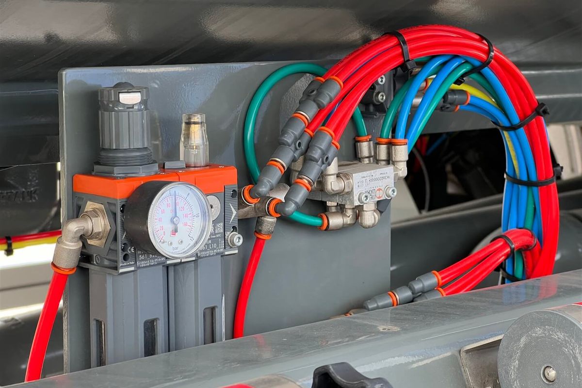 INDOX TRI AXLE FUEL TANKER TRAILER image 10