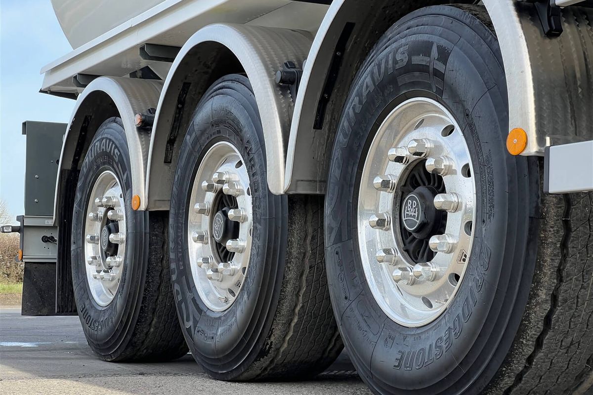 INDOX TRI AXLE FUEL TANKER TRAILER image 6