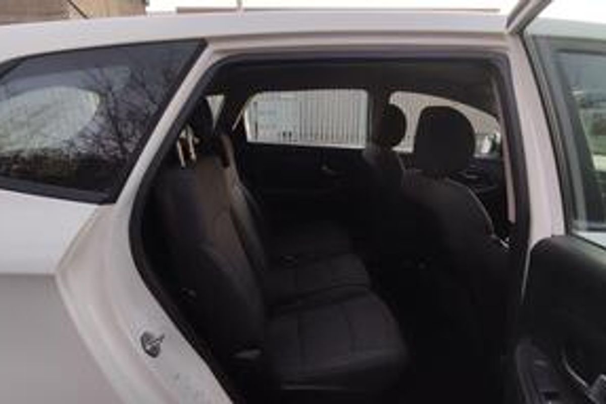 Kia Carens 1.6 GDi 1 Euro 6 (s/s) 5dr image 11