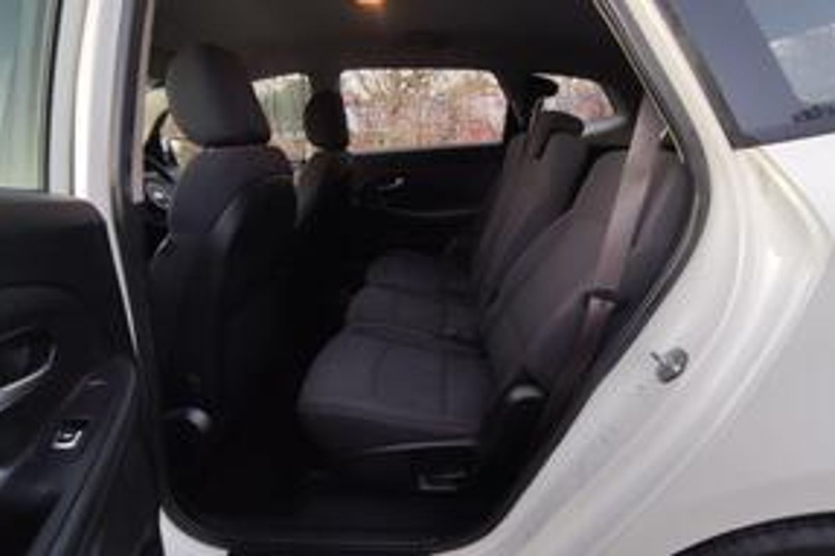 Kia Carens 1.6 GDi 1 Euro 6 (s/s) 5dr image 12