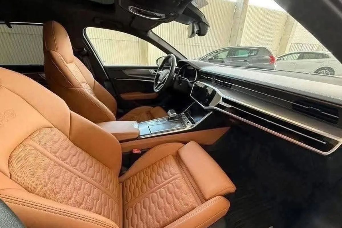 AUDI RS6 image 15