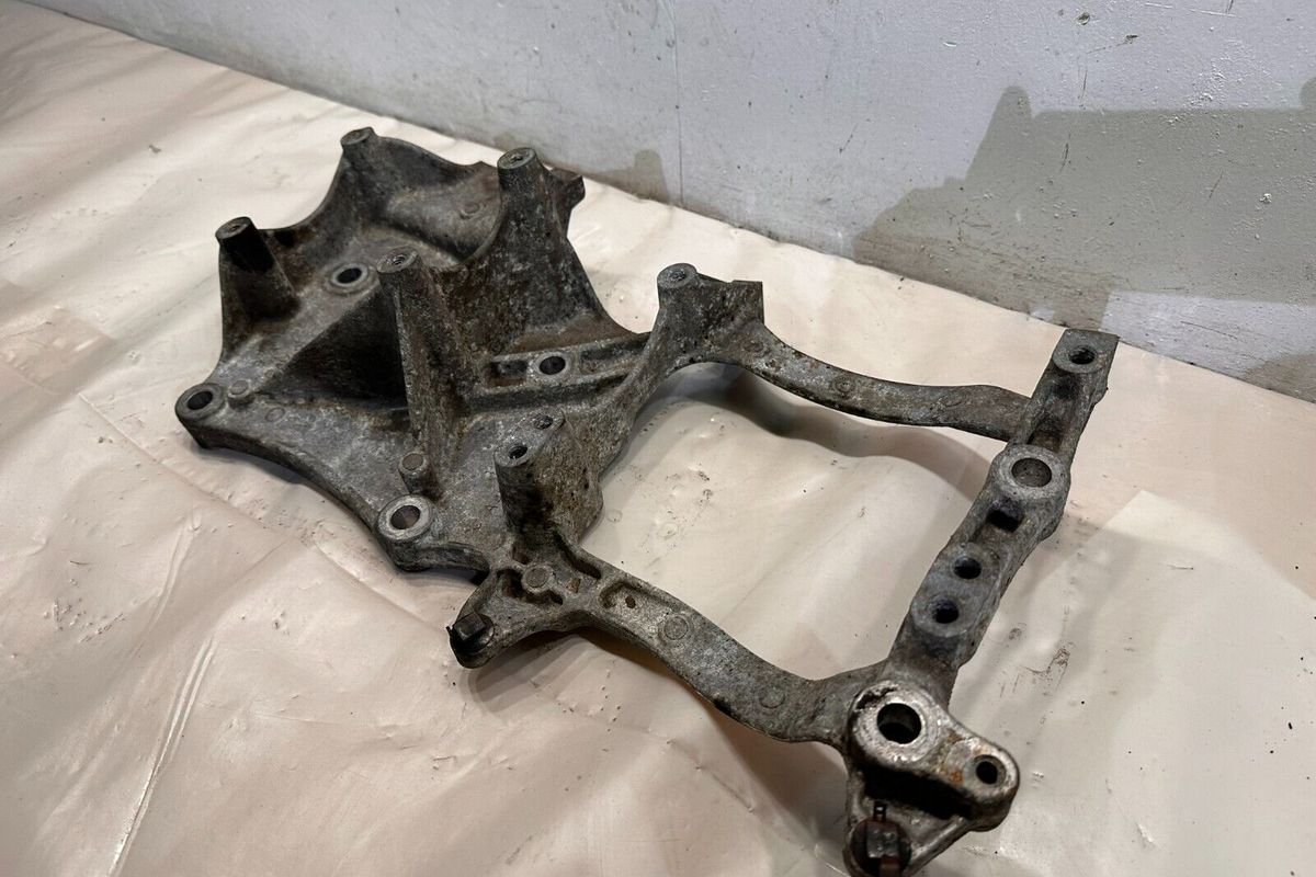 Detroit DD15 Engine Alternator A/C Bracket Support Brace A4721550135 OEM image 2