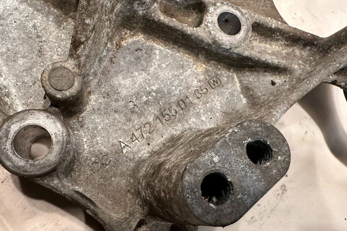 Detroit DD15 Engine Alternator A/C Bracket Support Brace A4721550135 OEM image 3