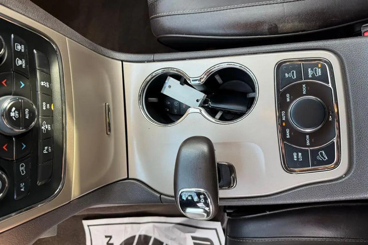Jeep Grand Cherokee Summit image 12