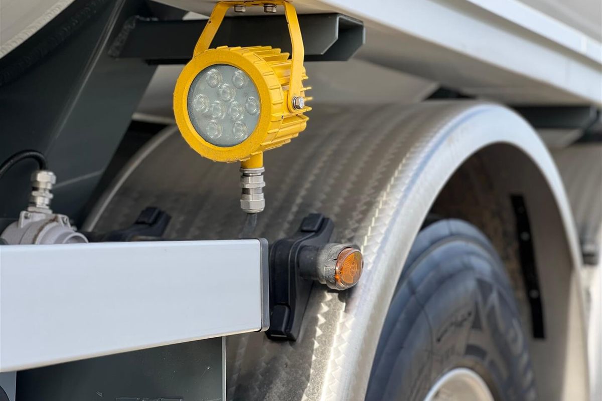 INDOX TRI AXLE FUEL TANKER TRAILER image 13