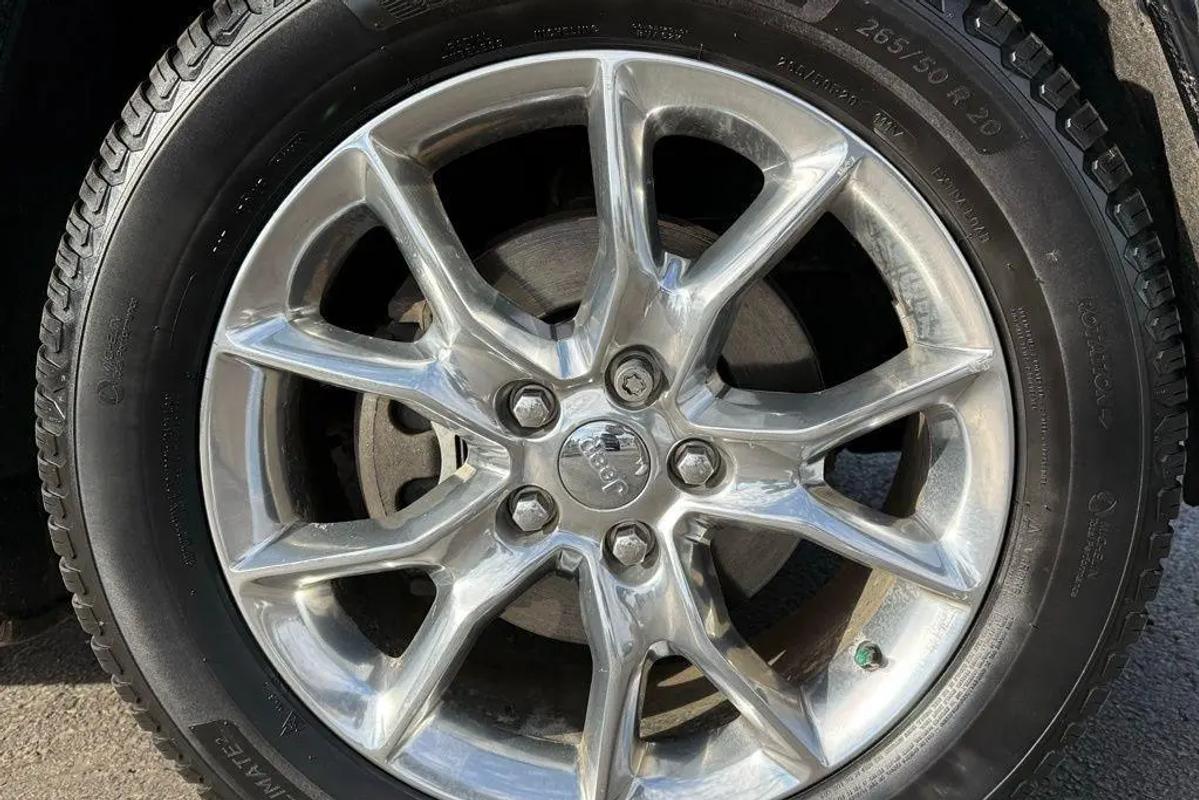 Jeep Grand Cherokee Summit image 6