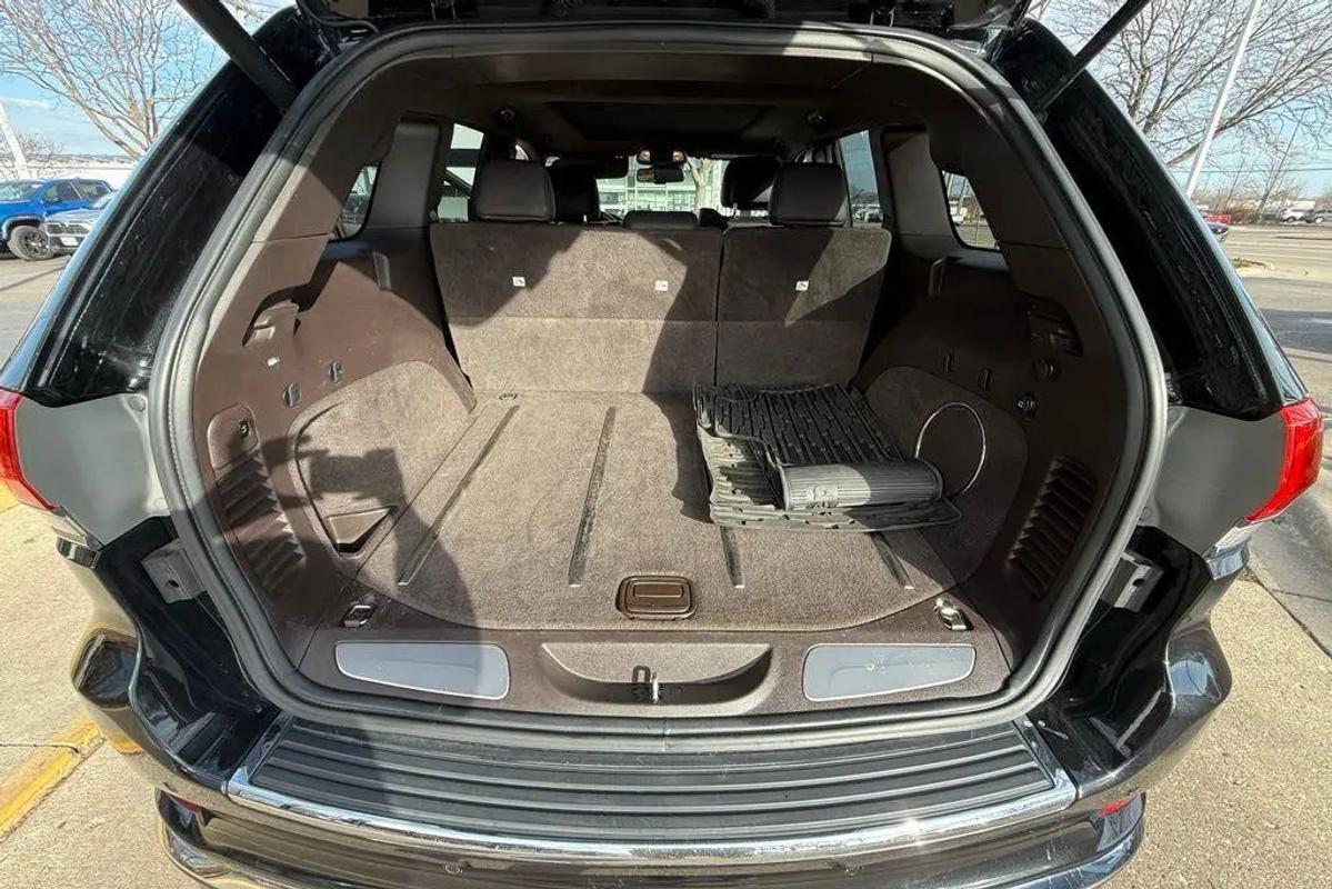 Jeep Grand Cherokee Summit image 18