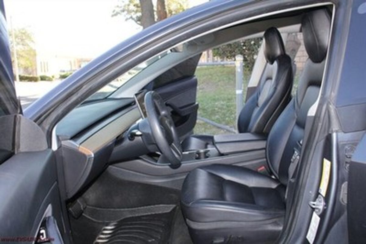 Tesla Model 3 Long Range image 11