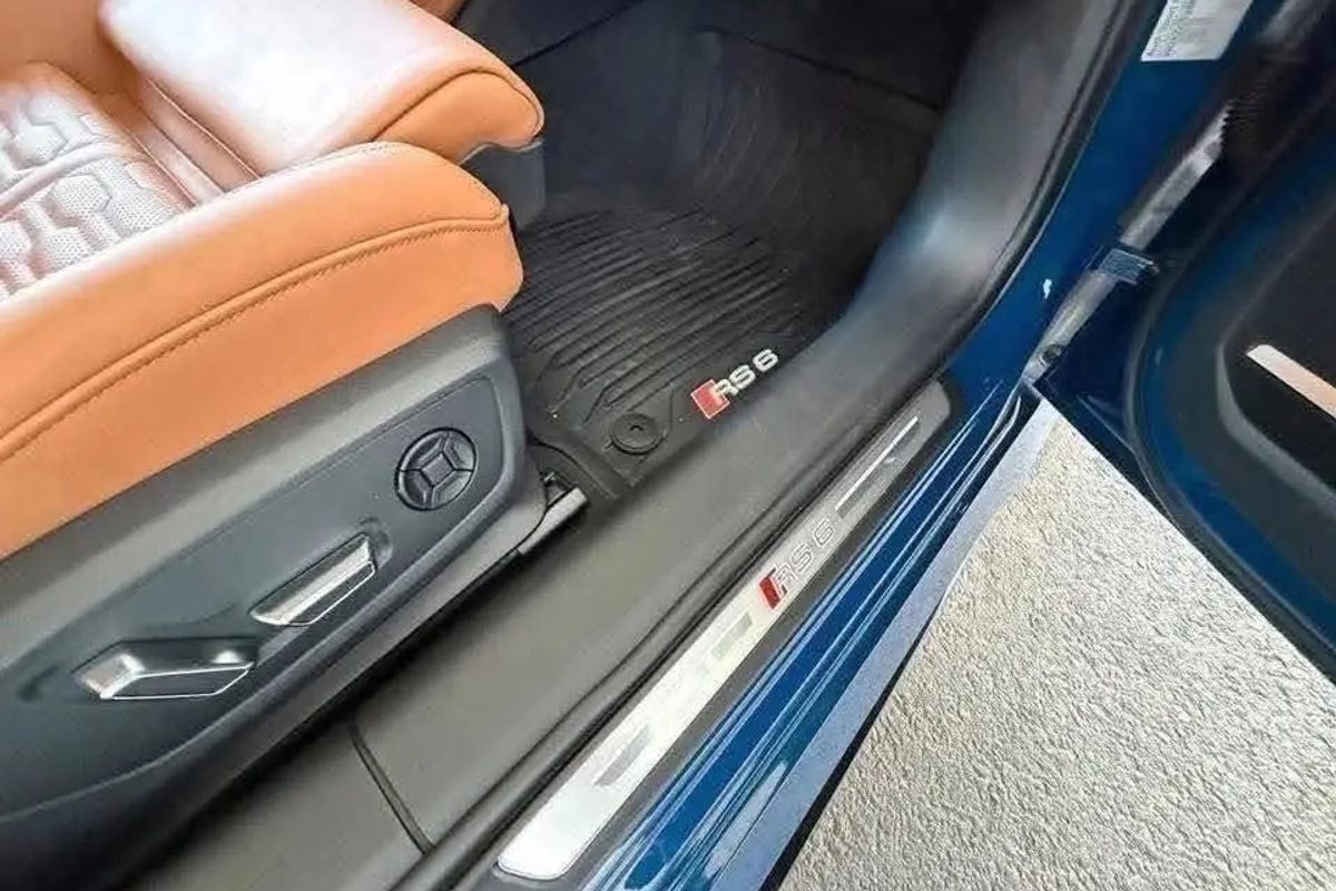 AUDI RS6 image 8