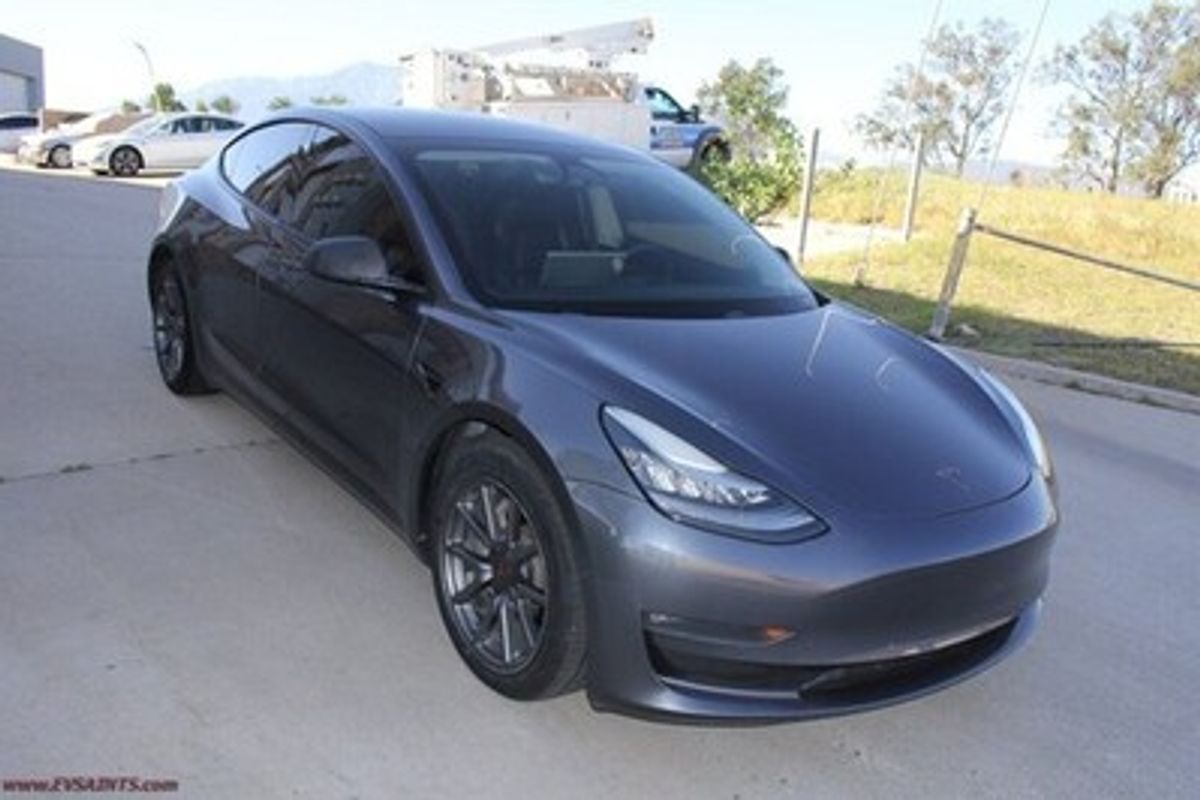 Tesla Model 3 Long Range image 1