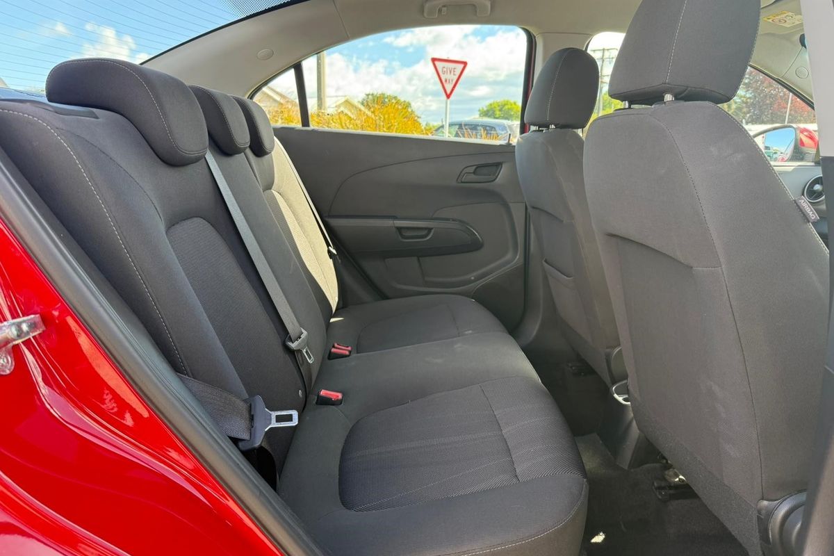 Holden Barina CD 1.6P/6AT/SL/4DR/5 image 5