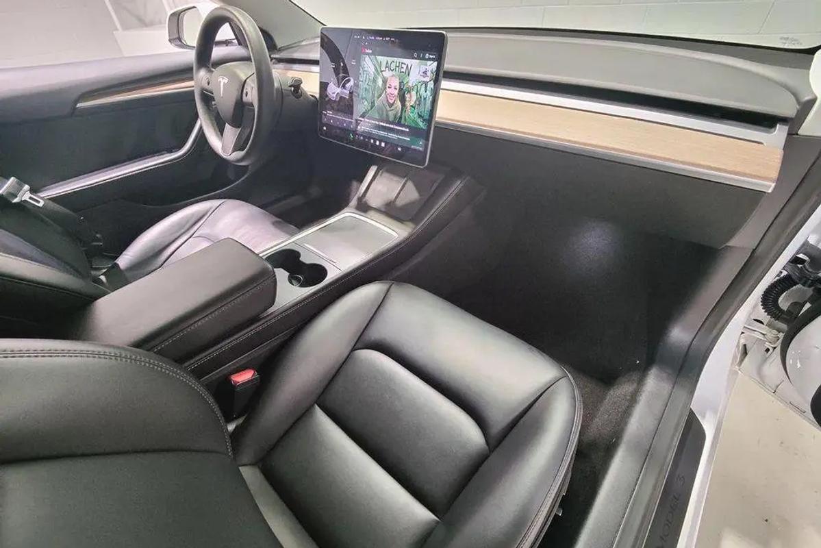 Tesla Model 3 image 5
