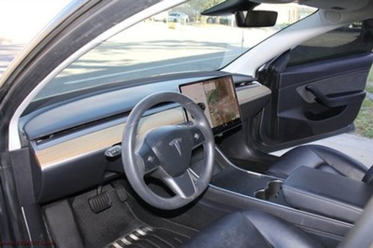 Tesla Model 3 Long Range image 12