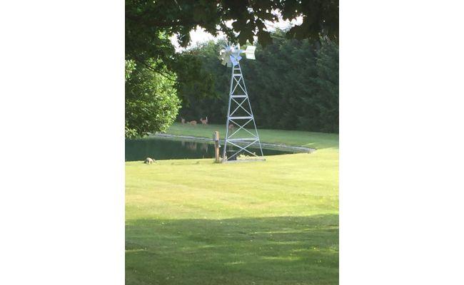Koenders windmill aerating James's pond in Texas