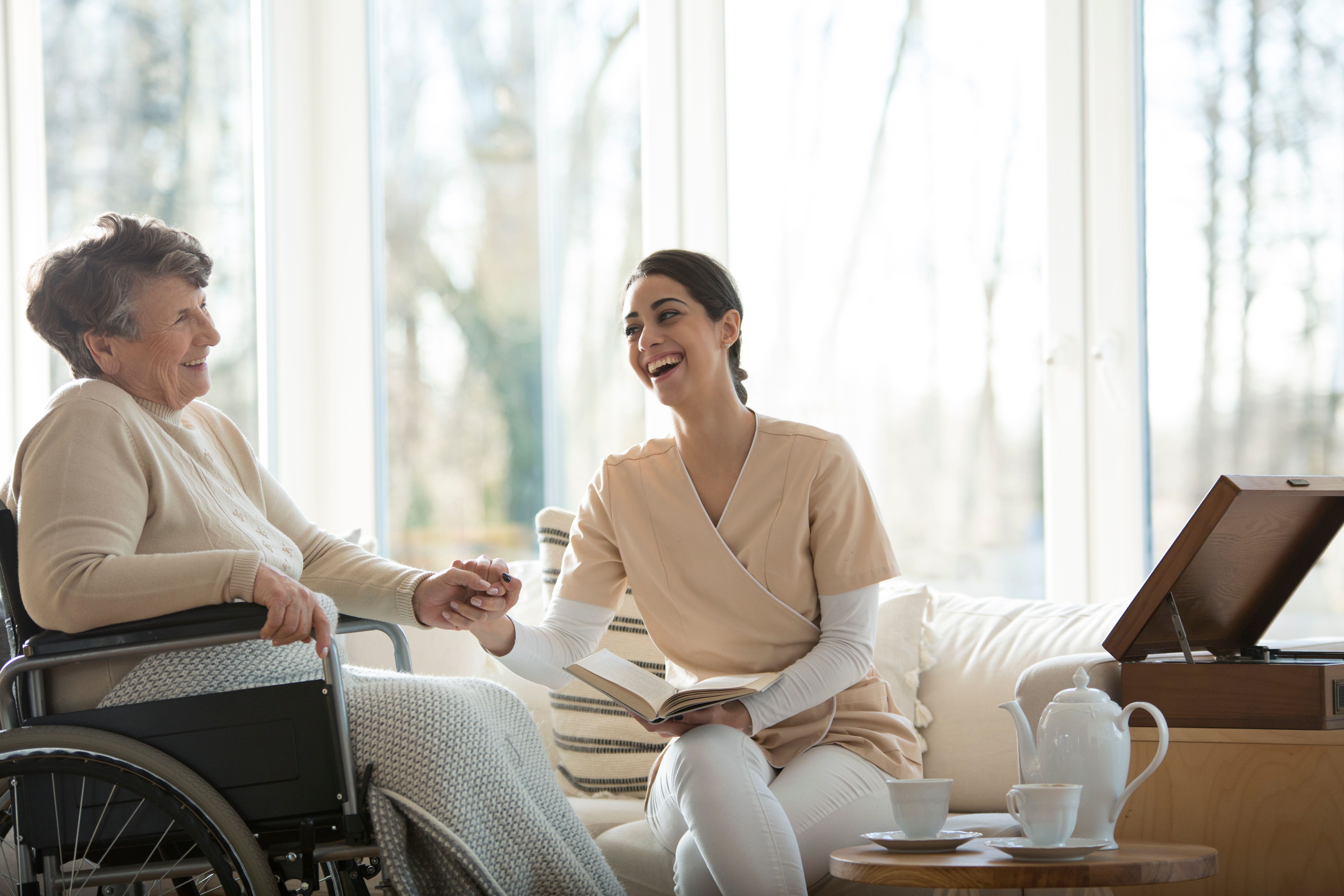 7 Tips to Build a Great Relationship with Your In-Home Caregiver