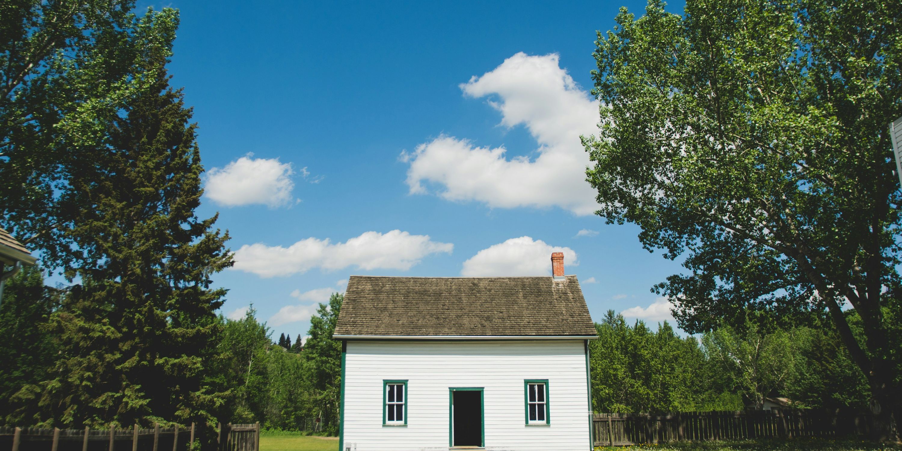 white-house-spring