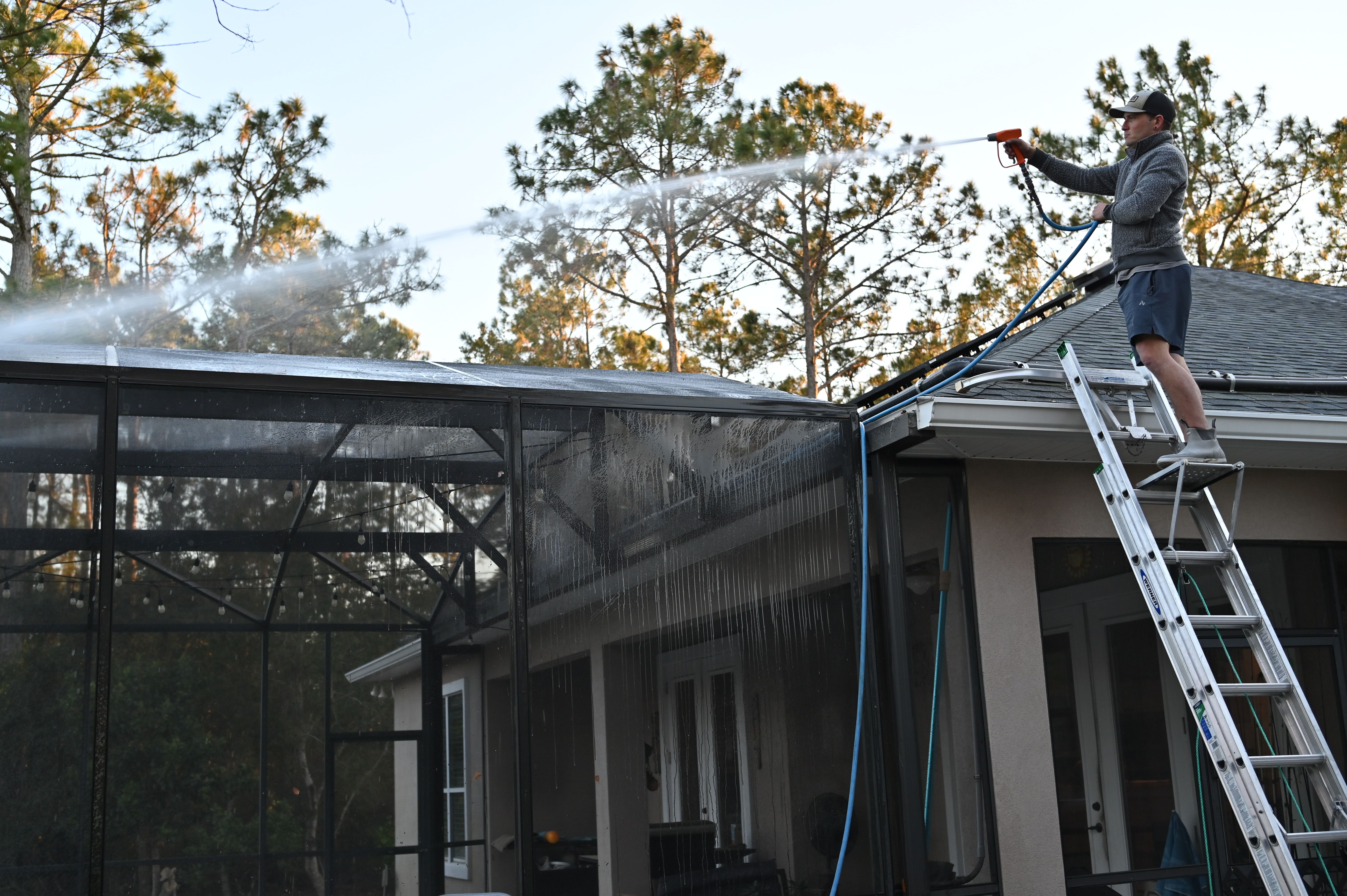 Pool Deck & Screen Enclosure Wash