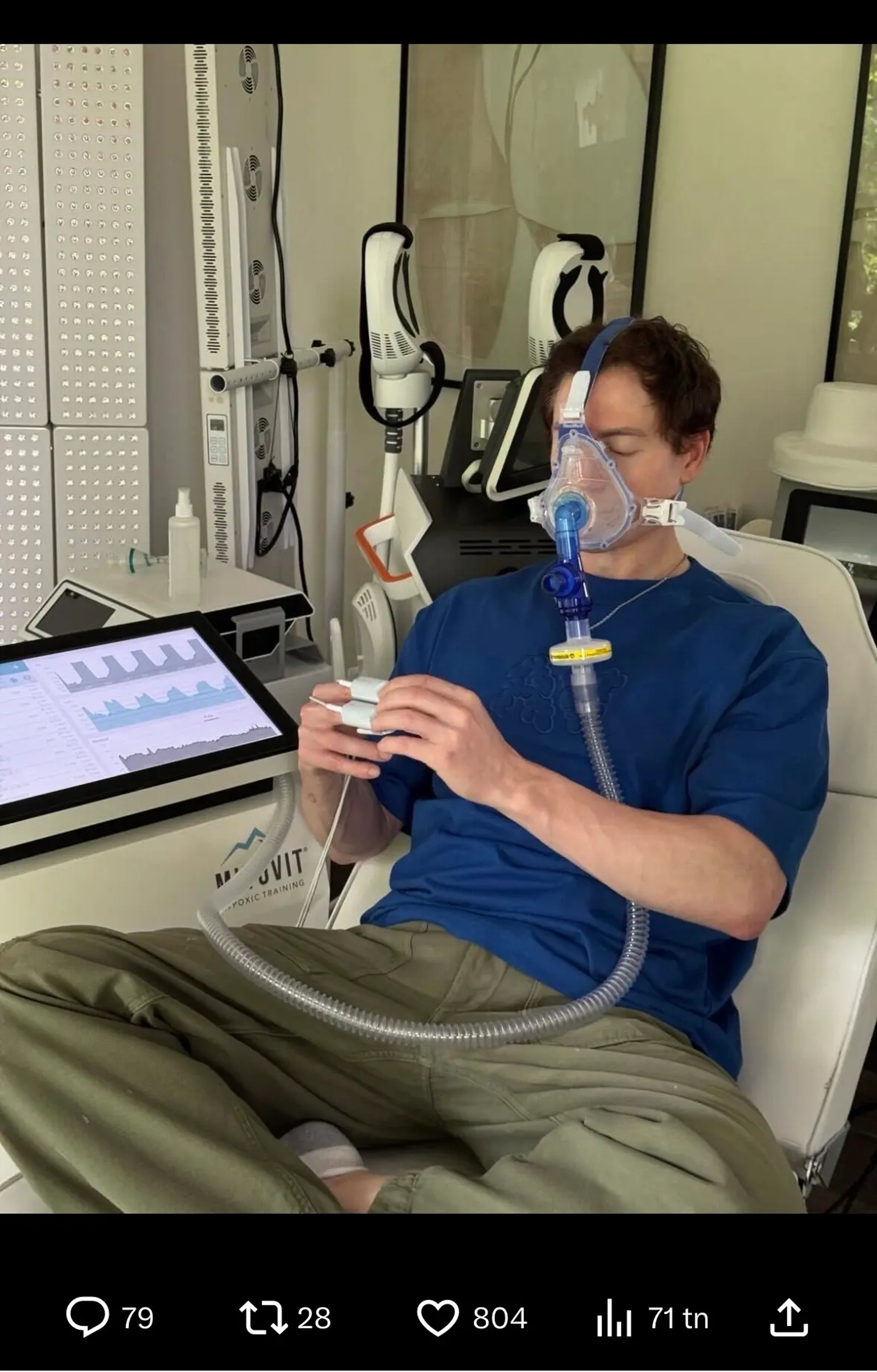 Bryan Johnson uses MITOVIT with a breathing mask